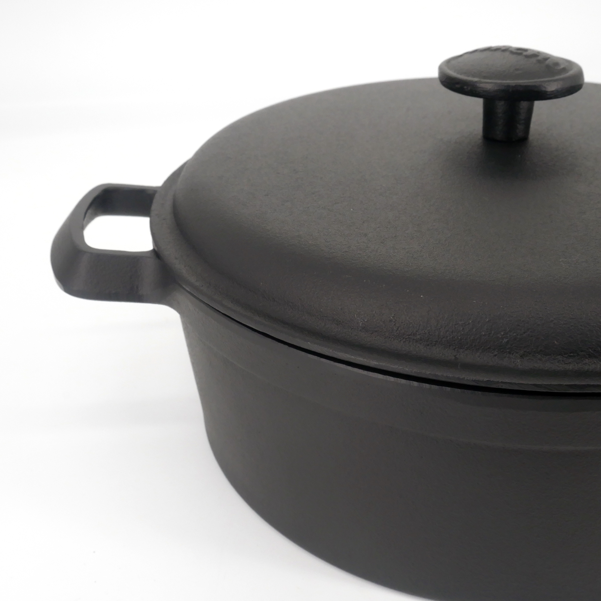 https://kyotoboutique.fr/15516/japanese-cast-iron-pot-with-cast-iron-cover-nabe.jpg