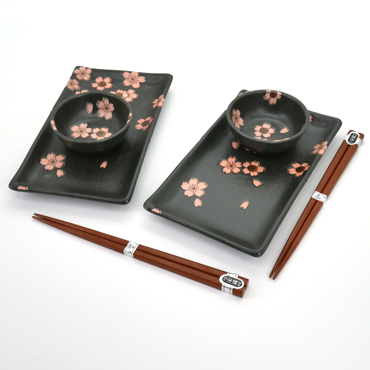 https://kyotoboutique.fr/17788/2-plates-2-bowls-set-with-flower-patterns-and-pairs-of-chopsticks-sakura-no-mai.jpg