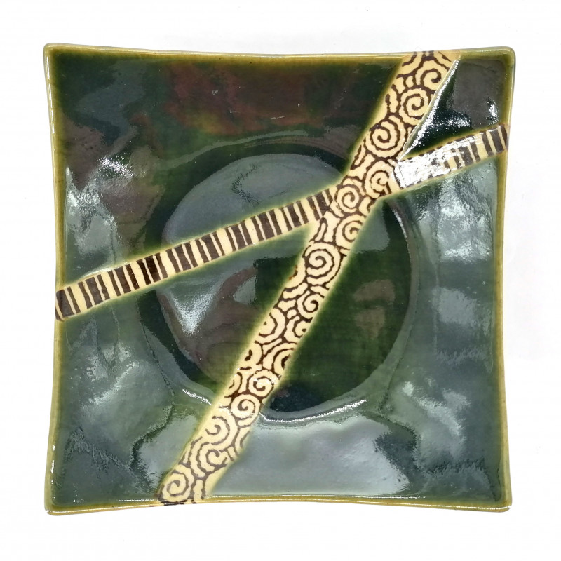 Plato japonés de cerámica cuadrada con bordes en relieve, verde, líneas cruzadas - KUROSUORIBE