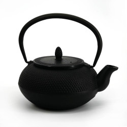 Black enameled Japanese cast iron teapot, ROJI ARARE, 0.9lt