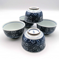 Set mit 5 blauen japanischen Tassen und kleinen Pflaumenblüten - UME