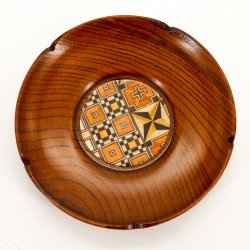 Coaster in round wood with traditional marquetry detail from Hakone