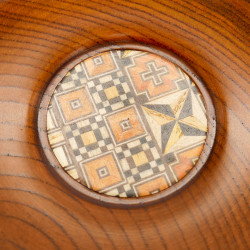 Coaster in round wood with traditional marquetry detail from Hakone