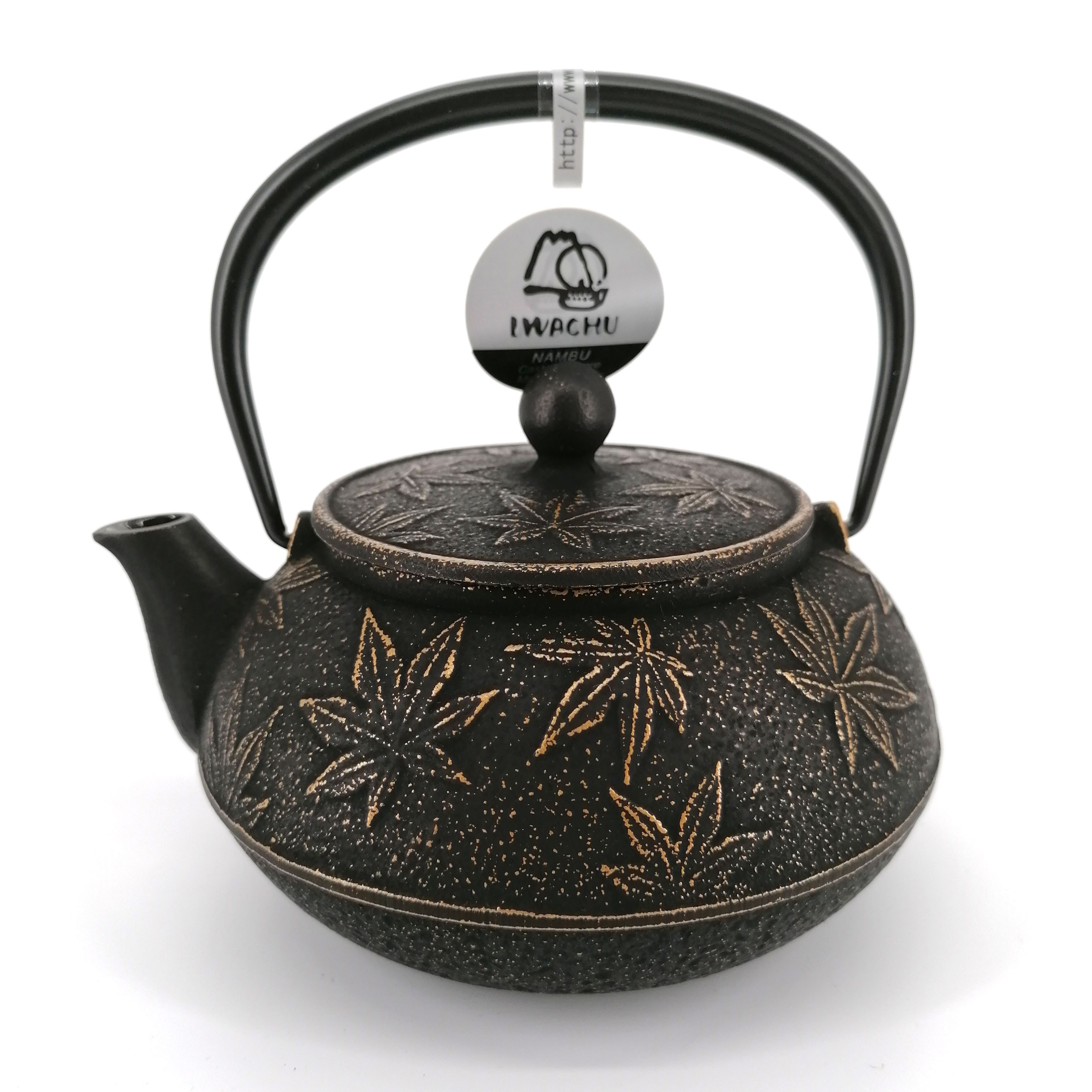 https://kyotoboutique.fr/55604/japanese-cast-iron-teapot-iwachu-kaede-065-lt-black-gold.jpg