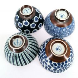 Set mit 4 japanischen Reisschalen aus weißer Keramik, verschiedene blaue Muster - SAMAZAMANA