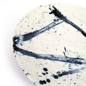 Round ceramic plate, white and blue - PEINTOCHIPPU