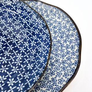 Duo of round Japanese chrysanthemum plates - KIKU