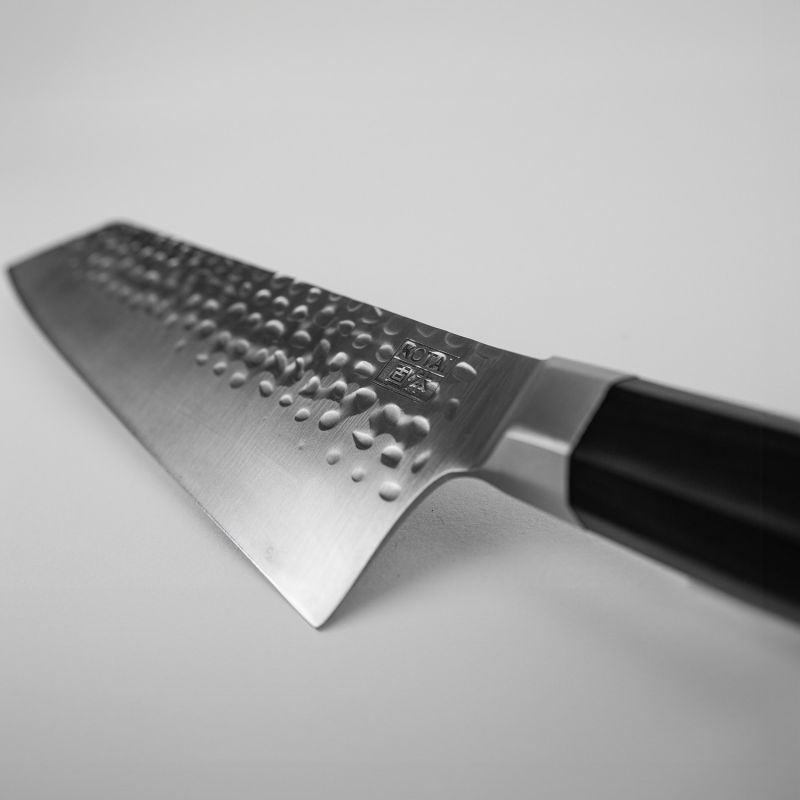 Coltello da cucina giapponese Santoku Bunka martellato - con scatola Saya e bambù - lama 17 cm