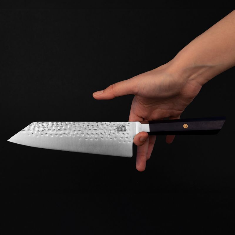 Japanisches Santoku Bunka gehämmertes Küchenmesser - mit Saya und Bambusbox - Klinge 17 cm