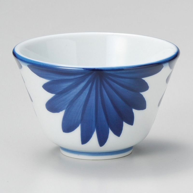 Japanische Keramik-Teetasse, weiße und blaue Blütenblätter - AOI HANABIRA