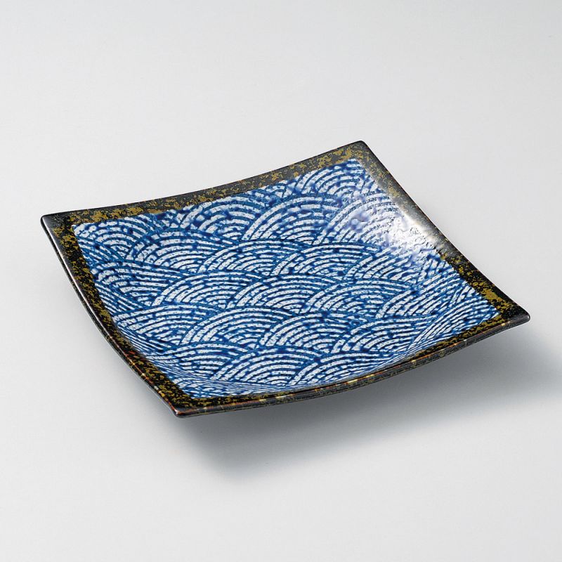 Plato japonés cuadrado con esquinas curvas y motivos azules SEIGAIHA