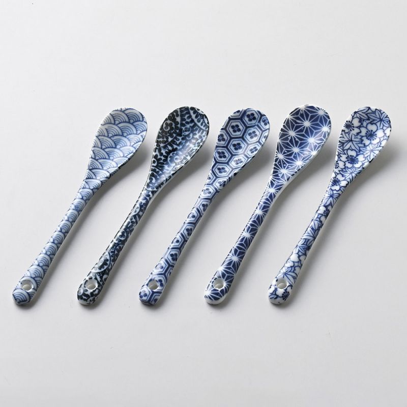 Set di 5 cucchiai in ceramica, blu e bianco, YUNAITEDDOSETTO