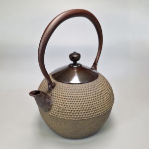 Japanese cast iron kettle with copper cover, HOUJOU HARARE