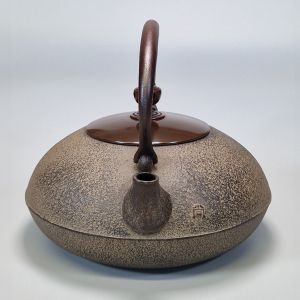 Hervidor japonés de hierro fundido con tapa de cobre, HIRAMARU, bronce