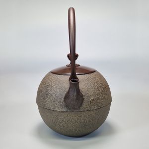 Japanese cast iron kettle with copper lid, MARU, bronze