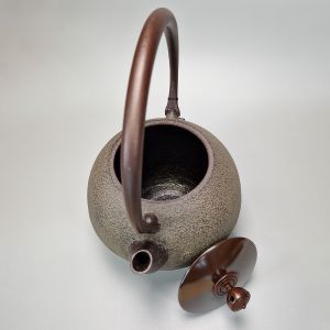 Japanese cast iron kettle with copper lid, MARU, bronze