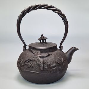 Japanese cast iron kettle with Crane pattern, 1.5 lt, TSURU