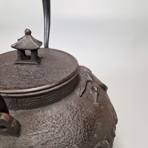 Japanese cast iron kettle with Crane pattern, 1.5 lt, TSURU