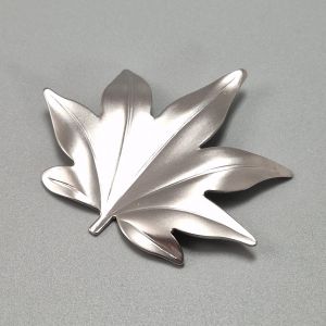 Japanische Essstäbchenauflage in Silber, TSUBAME SHINKO GINMOMIJI