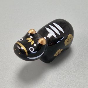 Japanische Essstäbchenablage aus Keramik in Form eines schwarz-goldenen Ochsen, KUROBEKO, 3,5 cm