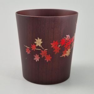 Japanische Teetasse aus dunklem Natsume-Holz mit gold- und silberlackiertem Ahornblattmuster, MAKIE MOMIJI