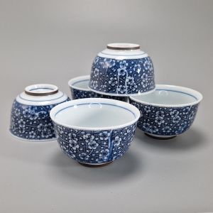 Set de 5 tasses japonaises bleues et petites fleurs de prune - UME