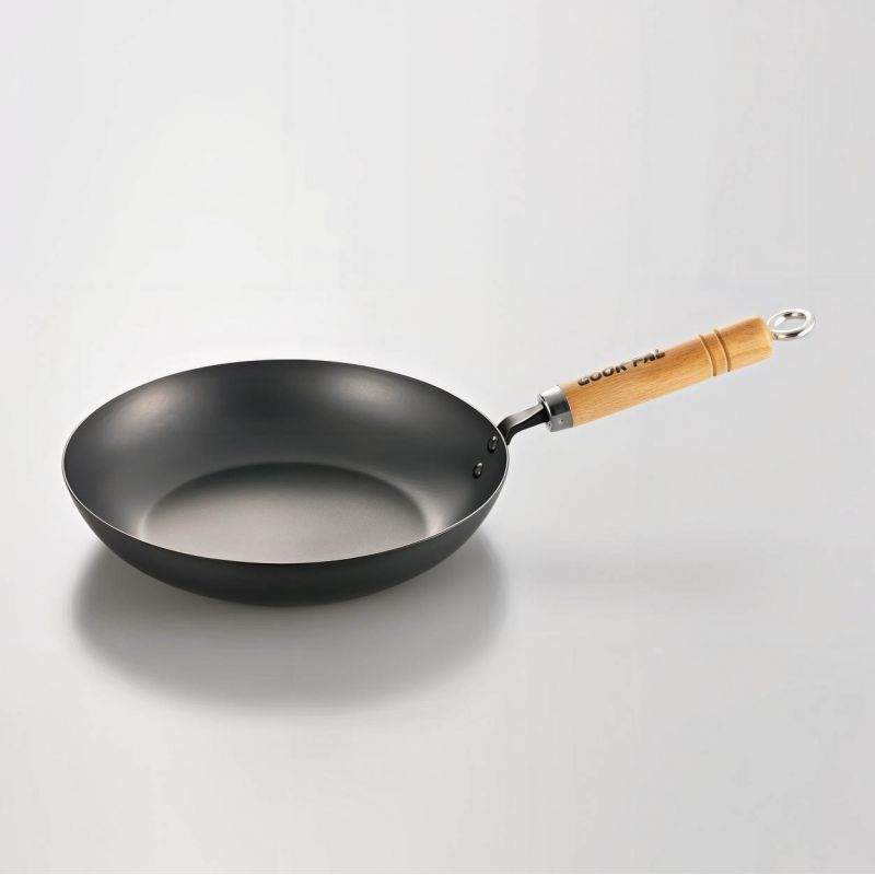 Poêle à frire en acier avec manche en bois, YOSHIKAWA FRYING PAN